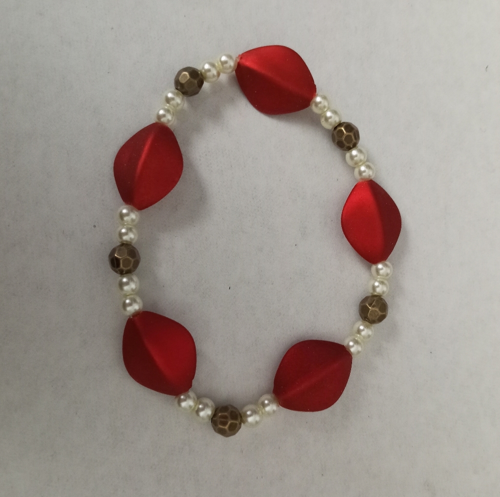 Hand crafted FRESHWATER PEARL beaded elegant statement bracelet